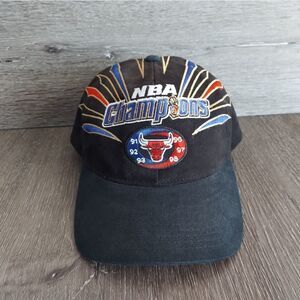 Vintage Starter Chicago Bulls 1998 NBA Champions Hook/loop 6 Time Champs Cap